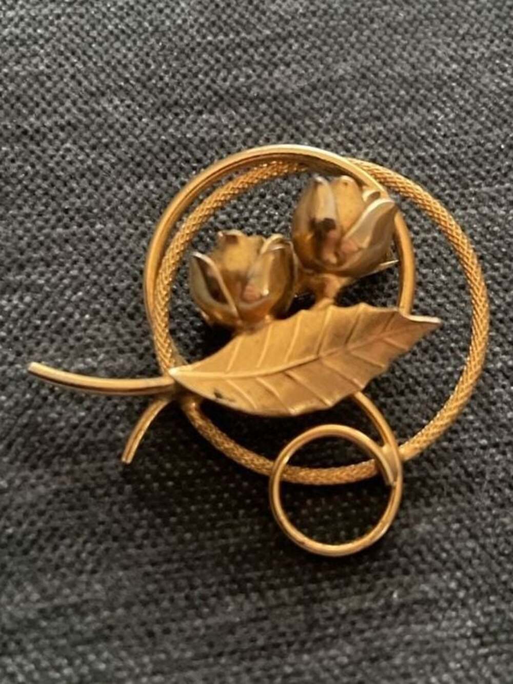 Vintage Krementz Gold Tone Double Tulip Circle Brooch Pin